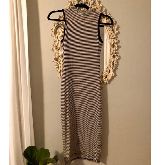Mock neck dress - Picture 3 of 5